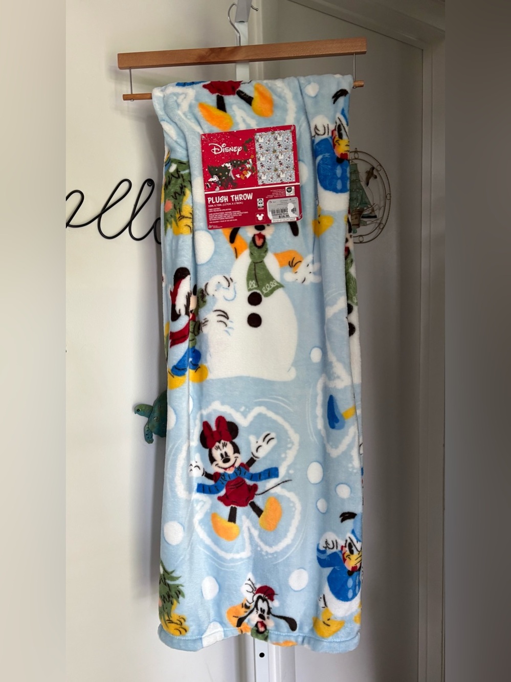 NEW Disney Mickey Minnie Friends Winter Snowman Soft Plush Throw Blanket 50x70”